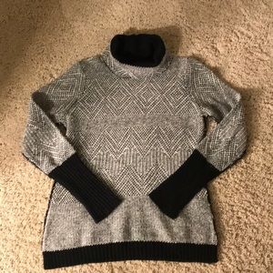 Ellen Tracy Black and Gray Turtleneck Sweater